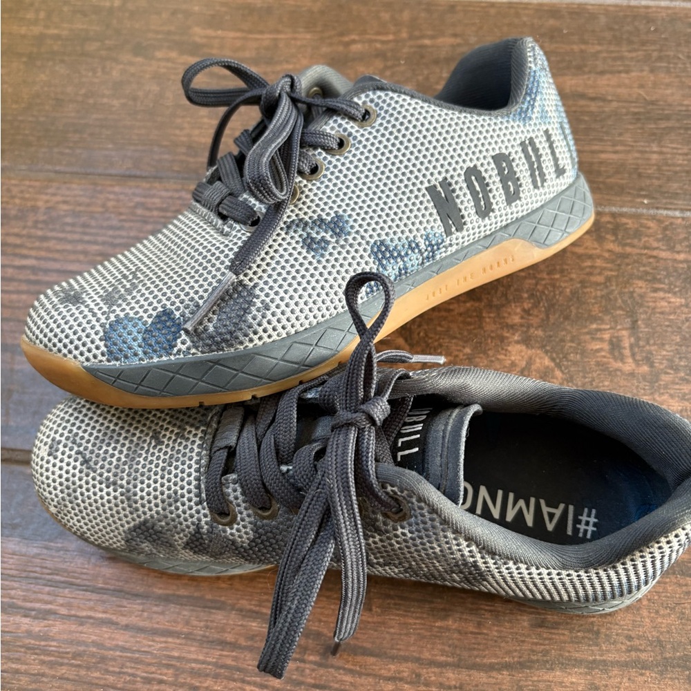 NOBULL size 5 shoes